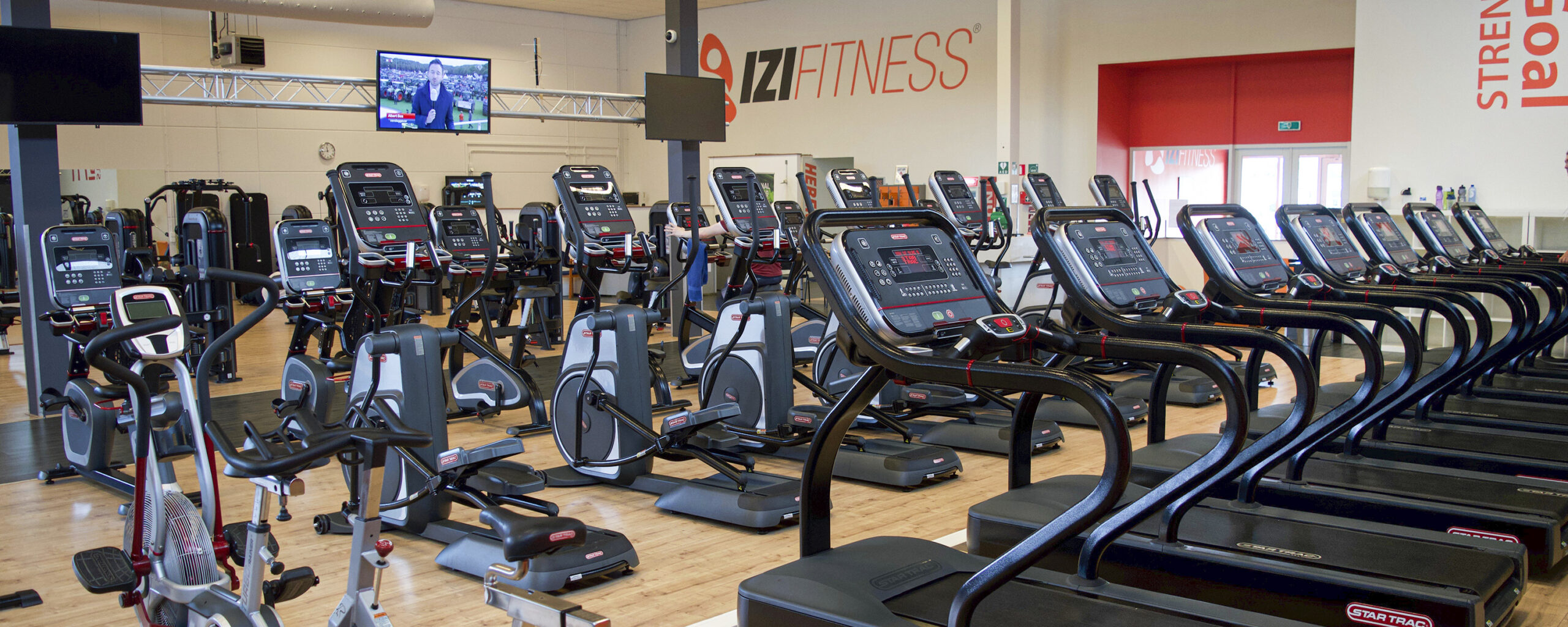Cardio apparatuur | sportschool | IZI Fitness Huizen